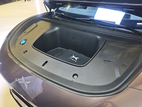 Un frunk de 89 litres complète heureusement un peu le volume.