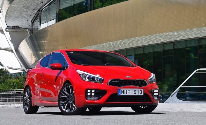 En France, la compacte Kia n'existe qu'en 3 portes Pro_Cee'd en variante GT, apparue en 2013. Un design sympa et rassurant mais sans excès niveau charisme...