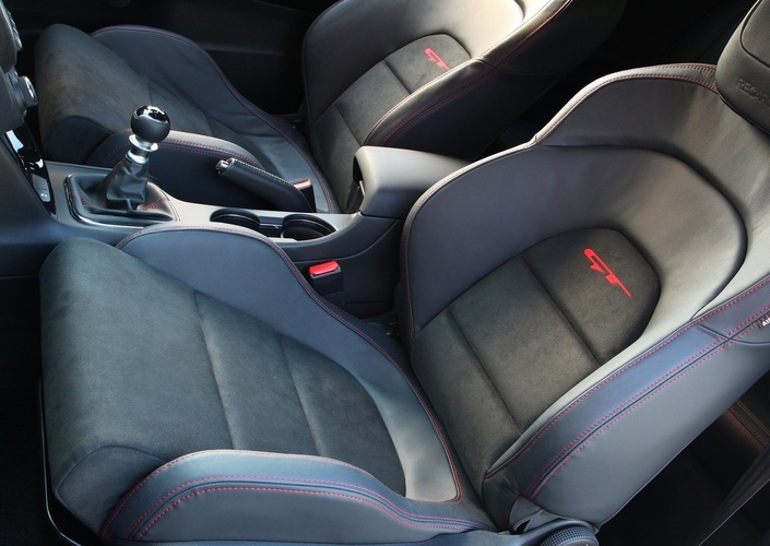 Les sièges Recaro de la Kia Pro_Cee'd GT concilient excellent maintien et confort excellent.