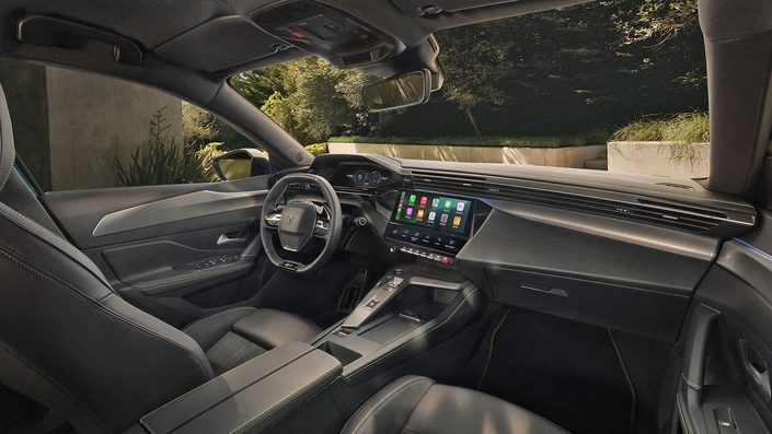 Une bonne voiture compacte dotée d’un excellent comportement routier, voilà ce qu’est la Peugeot 308 restylée dont nous vous proposons le guide d’achat
