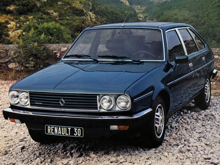 Pour 1981, la Renault 30 adopte de nouveaux pare-chocs, plus épais, alors que la version TS disparaît.