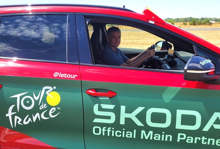 Sueur froide à 80 km/h : Caradisiac a suivi la formation des pilotes du Tour de France