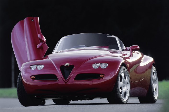 En 1996, les étudiants de l'école Espera de Sbarro produisent cette alléchante Issima, un roadster à roues arrière motrices sur base Alfa Romeo.