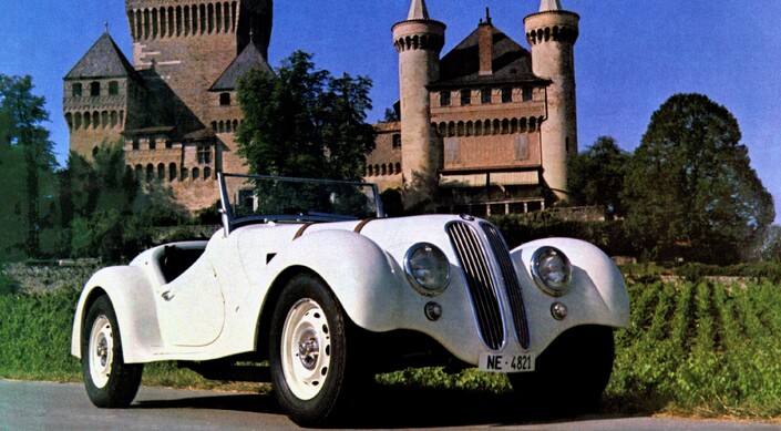 Franco Sbarro a mis son activité sur orbite en fabriquant des répliques d'excellente qualité, comme cette BMW 328 proposée dès 1974.