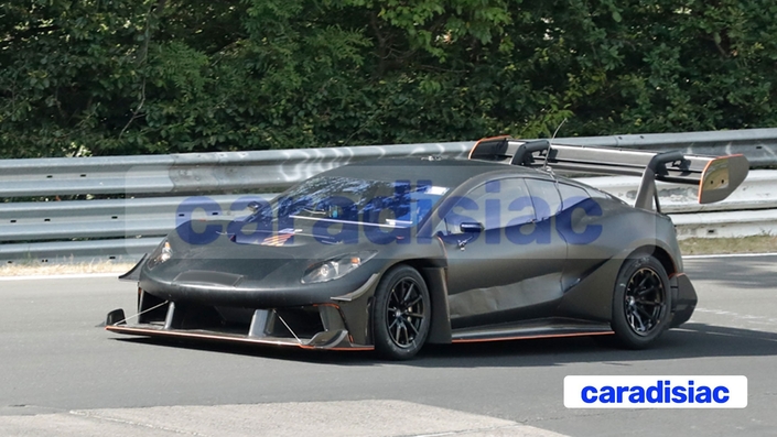 La marque Denza n’a pas froid aux yeux et veut s’attaquer aux marques Porsche et Ferrari avec des modèles électriques débordant de chevaux, comme cette Denza Z Di-Aero P2000 + qui comme la dernière partie de son nom l’indique disposera de plus de 2 000 ch.