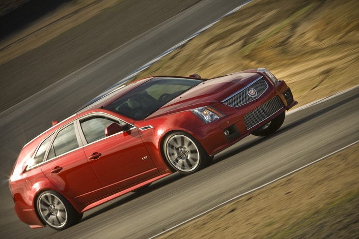 Des performances diaboliques et un comportement étonnamment affûté : voilà le CTS-V Wagon.