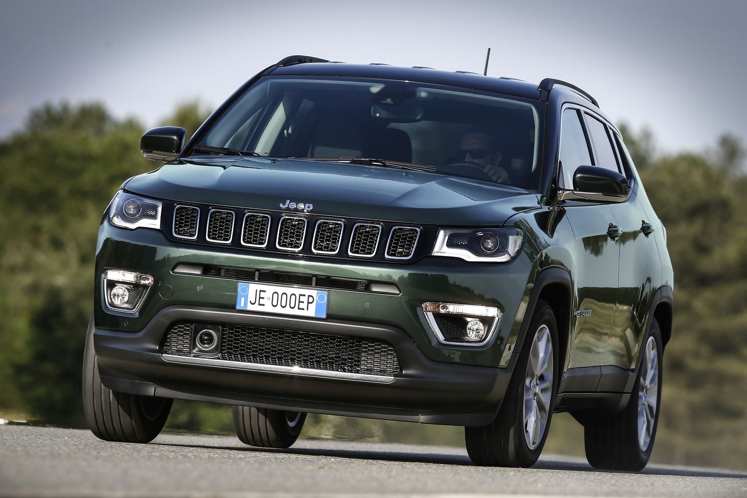 https://images.caradisiac.com/images/3/1/9/1/183191/S0-jeep-compass-nouveaux-moteurs-essence-632068.jpg S0-jeep-compass-nouveaux-moteurs-essence-632068