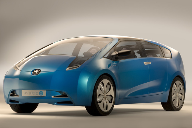 Salon canadien international de l'Auto 2008 : la Hybrid X et le i-REAL de Toyota à l'honneur