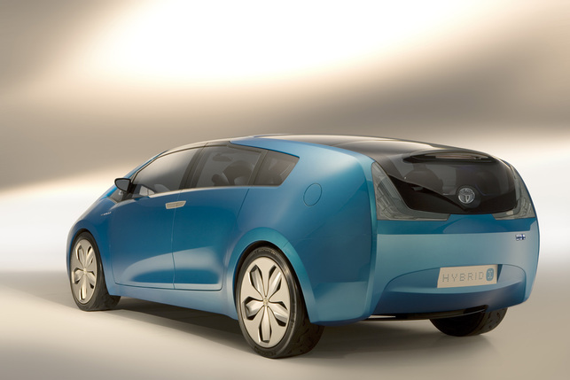 Salon canadien international de l'Auto 2008 : la Hybrid X et le i-REAL de Toyota à l'honneur