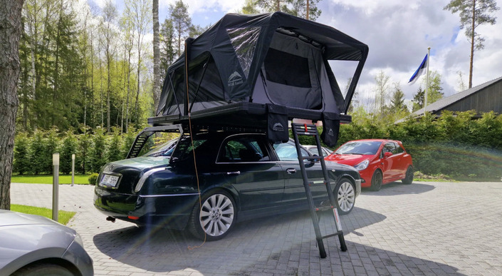 Cette Lancia Thesis avait vraiment très peu de chances de finir en voiture de vanlife