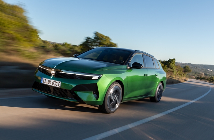 L'Astra délivre un comportement routier sûr et un très bon niveau de confort. Cette carrosserie break améliore légèrement les consommations grâce à son aérodynamisme plus performant que la berline.