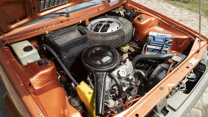 Accessible, le 4-cylindres 1 116 cm3 de la Fiat Ritmo 60 est très fiable. En revanche, la rouille fait des ravages. Photo : RM Sotheby's.