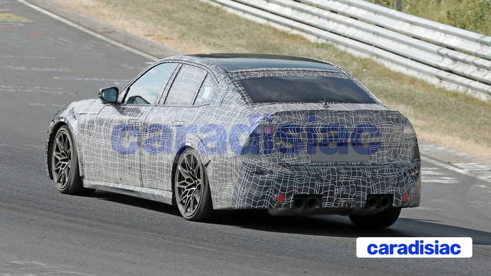 BMW, malgré des investissements importants sur les modèles électriques, travaille toujours sur ses modèles thermiques Et avec le nouveau système M Ignite, la marque maintient dans le coup le bloc six cylindres 3.0 biturbo de la nouvelle BMW M3.