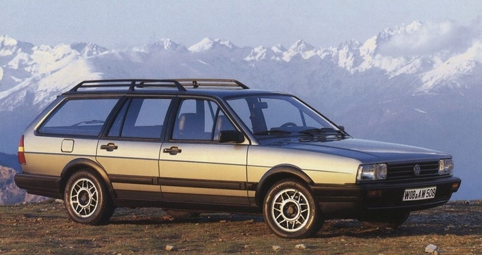 Un beau 5-cylindres équipe la VW Passat B2, ici une version Synchro (4 roues motrices) de 1985.