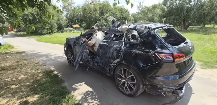 Même après l’explosion d’un missile, ce Touareg roule encore