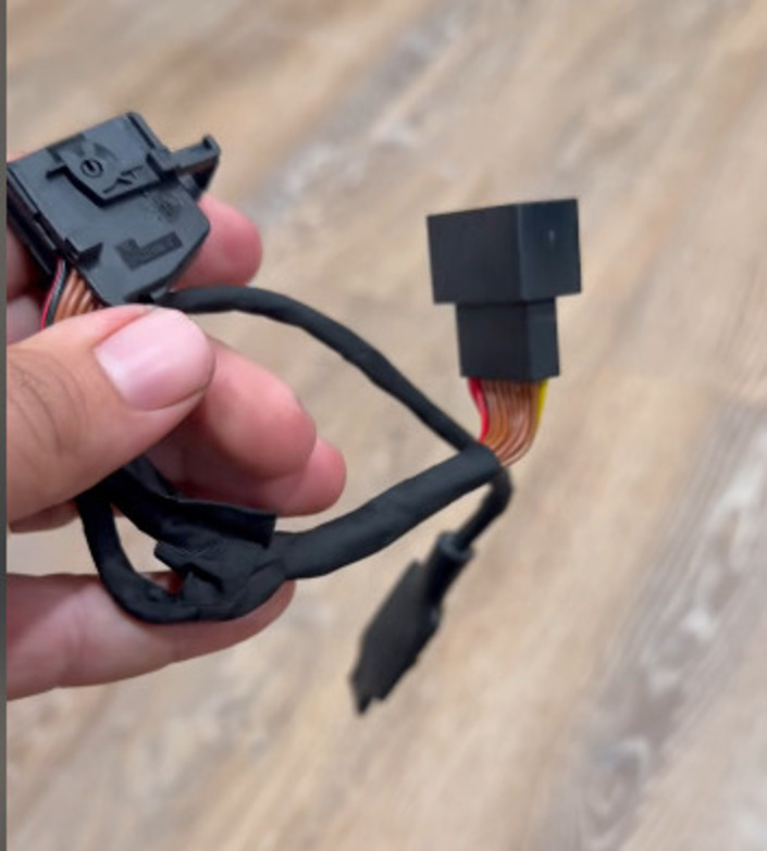 Voici le système découvert par VAG Services. Petite, paramétrable et indétectable via une valise de diagnostic, cette arme est redoutable.