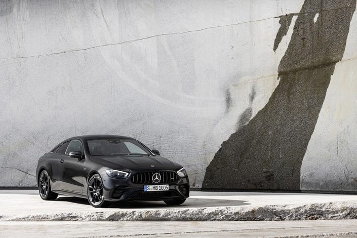 Mercedes dévoile la Classe E 53 AMG coupé restylée