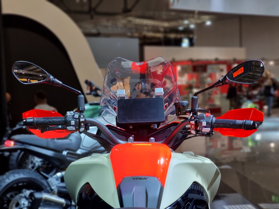 Salon de Milan 2021 - Benelli TRK 800 : italian mix