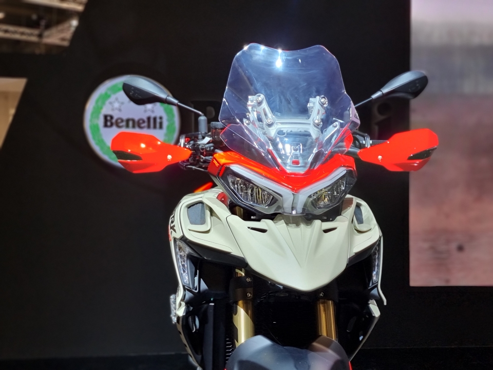 Salon de Milan 2021 - Benelli TRK 800 : italian mix
