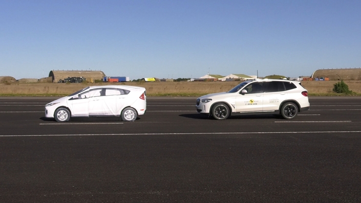 Système d'aides à la conduite: le BMW iX3 au top, les Opel Mokka-E et Toyota Yaris assurent l'essentiel