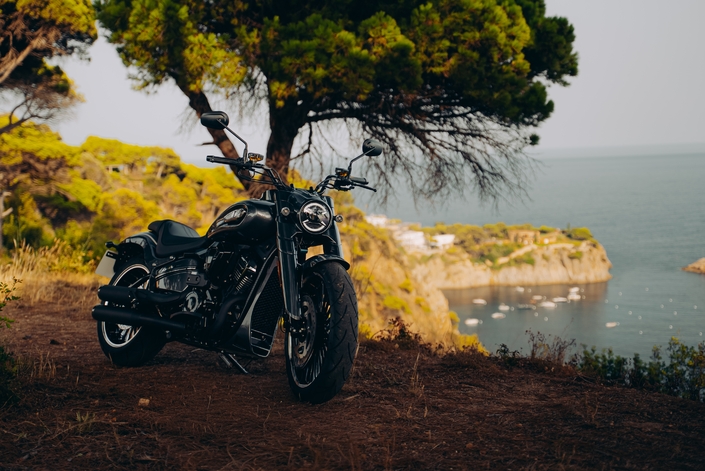 Rieju Coaster 407 : le cruiser suréquipé à 5 200 € taillé pour faire de l’ombre aux références