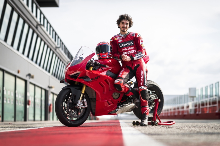 Une mise à jour de la Ducati Panigale V4 approuvée par Francesco Bagnaia, le pilte MotoGP.