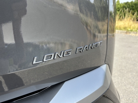 Le Peugeot E-5008 Long Range abrite une batterie de 97 kWh. L’autonomie mixte WLTP est annoncée pour 668 km.