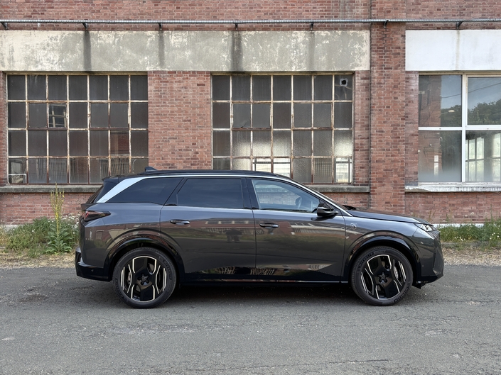 Le Peugeot E-5008 Grand Autonomie, au prix d’un Mercedes GLB vaut-il le coup ?