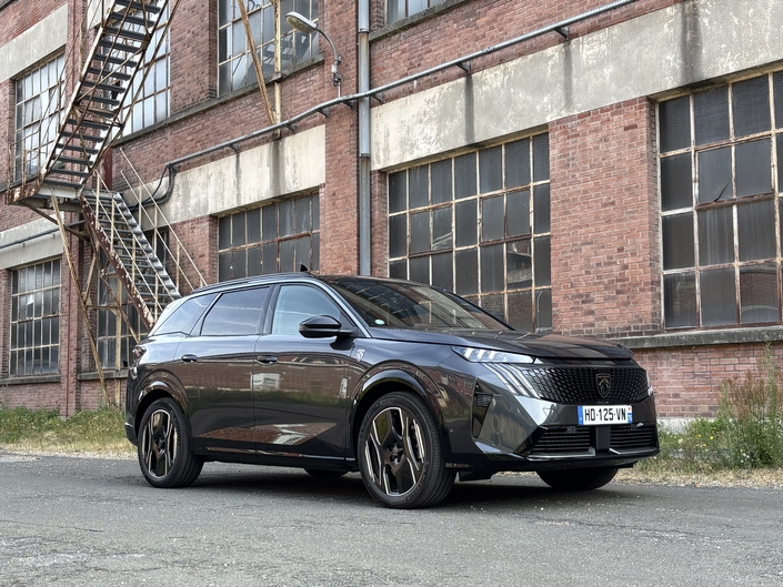Le Peugeot E-5008 Grand Autonomie, au prix d’un Mercedes GLB vaut-il le coup ?