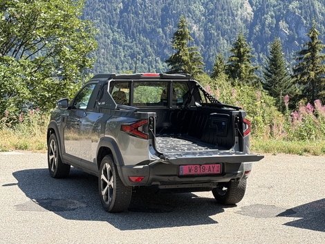 Le Duster pick-up 2 places possède une benne de 1,65 mètre de long pour 1 mètre de large.
