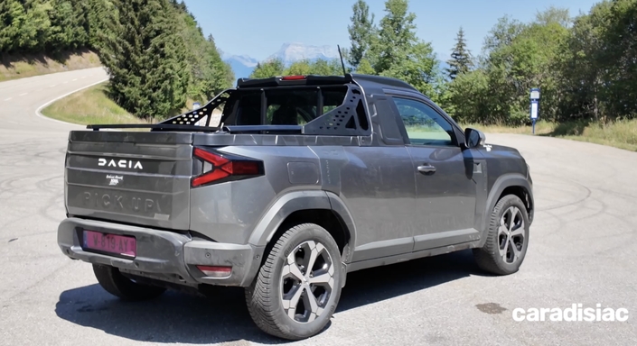 Le Duster pick-up à deux places possède une vraie gueule de voiture de surfeur !