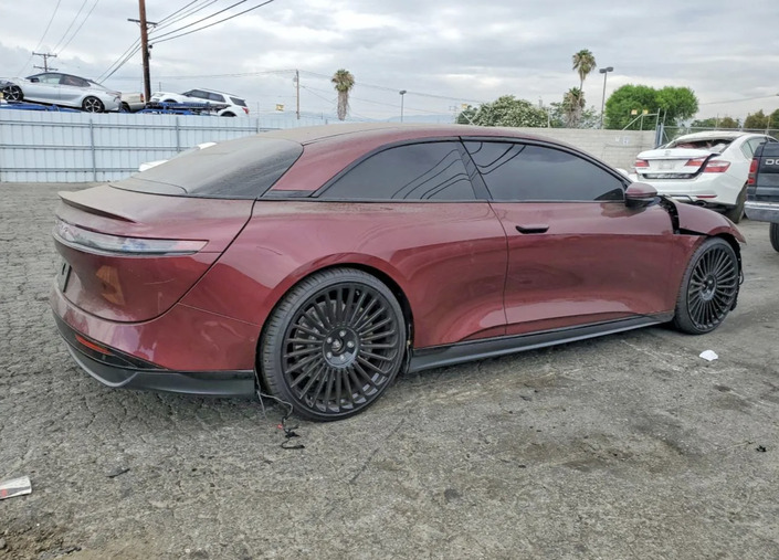 Shaquille O’Neal a-t-il déjà cassé sa Lucid Air Coupé après moins de 5000 km ?