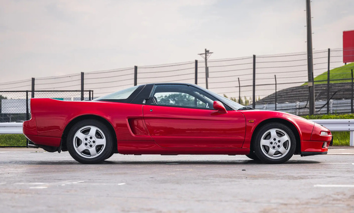 Le profil de cette auto est juste magnifique. (Crédit photo : Ken Saito, Courtesy of RM Sotheby's)