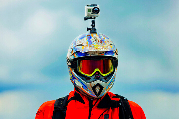 GoPro sur le casque : pourquoi les motards français doivent désormais se méfier en voyageant en Europe