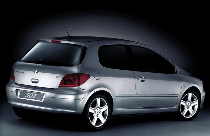 La Peugeot 307 HDi 136 Sport se signale par ses boucliers intégralement peints.