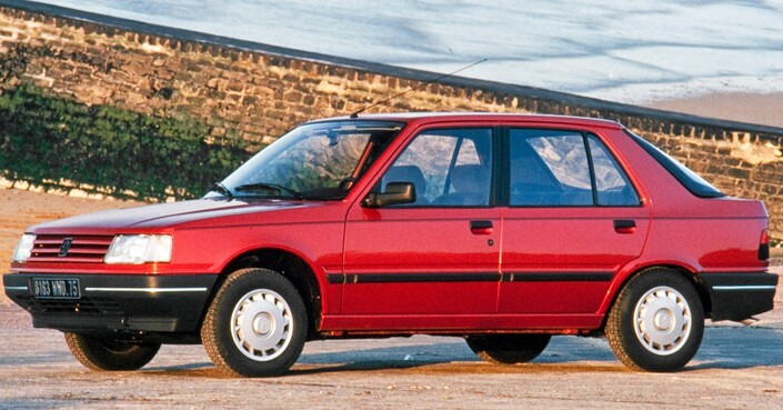 Sérieuse, confortable et fiable, la Peugeot 309 SRD Turbo manquait un peu de peps pour taquiner les ténors de la catégorie en 1989.