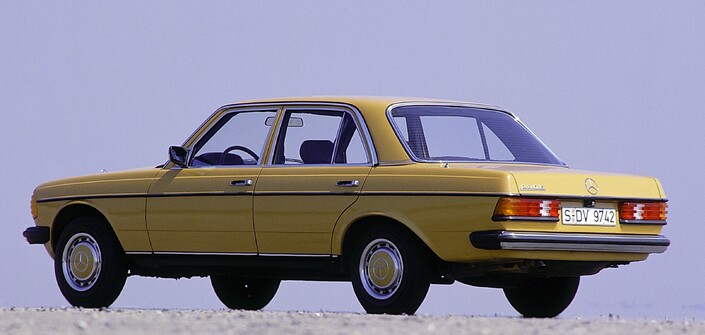 L'archétype de la Mercedes sobre et robuste, c'est peut-être la W123, apparue en 1976. Tout était en option, y compris le compte-tours sur la version haut de gamme 280 E. Pourtant, ça a été le plus grand succès de la marque !