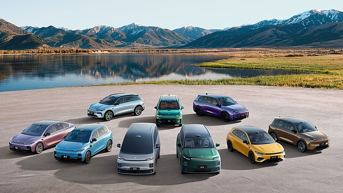 En juin, Leapmotor a fêté 1,5 million de véhicules livrés dans le monde. Aujourd’hui pour commercialiser ses autos en Europe, la marque peut s’appuyer sur le groupe Stellantis avec qui la marque chinoise a créé la coentreprise Leapmotor International.