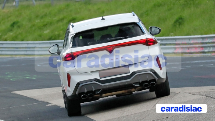 Il n’y en aura pas pour tout le monde, car le SUV Cupra Terramar VZ5 à de grandes chances de n’être proposé qu’à quelques milliers d’exemplaires, dont quelques-uns pour la France. Pour le Formentor VZ5 c’était 4 000 unités, ce devrait être la même chose pour ce Terramar VZ5.