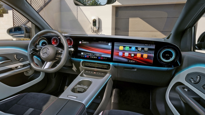La planche de bord de la Mercedes Classe A sera à l’image de celle de la CLA ou du GLA (comme sur la photo), couverte d’écrans numériques dont le troisième de 14 pouces (option) est à la disposition du passager.