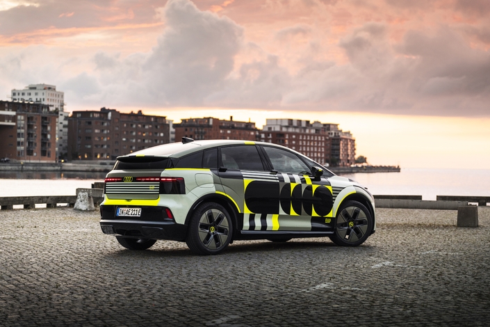 Cette Audi A2 e-tron devrait mesurer environ 4,30 m de long.