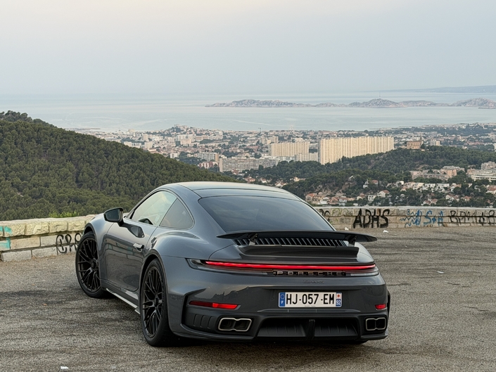 La Porsche 911 Turbo S est faite pour ceux qui n’oseront jamais se faire remarquer en Lamborghini
