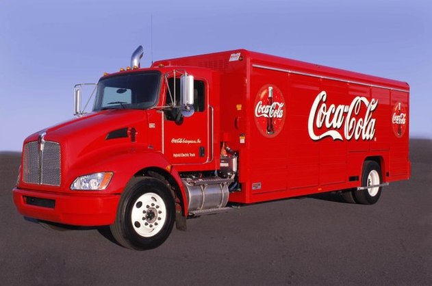 Entreprise Coca-Cola : une commande de 120 camions hybrides et un test de 3 Toyota Prius hybrides rechargeables !