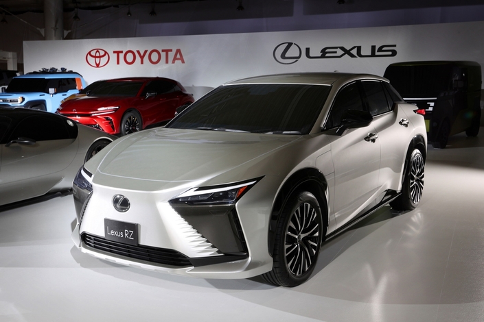 Lexus RZ 450e : premières photos officielles du SUV électrique