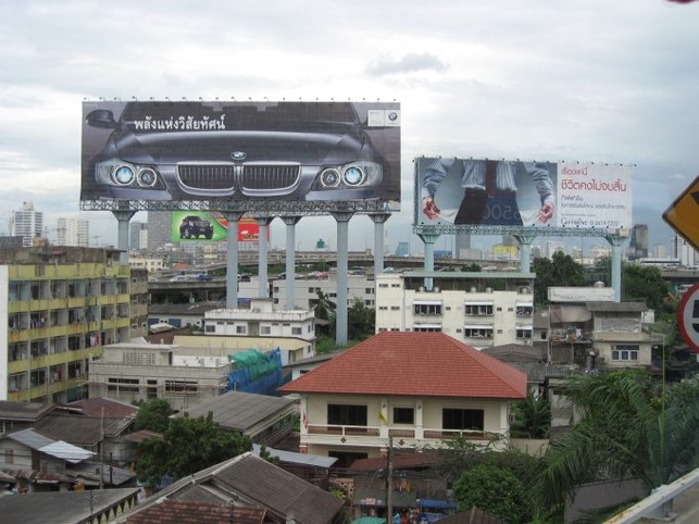 La publicité à Bangkok : c'est énorme ! 