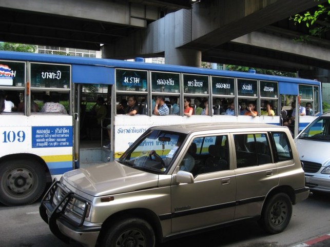 Bus et métro à Bangkok : Superbus et Sky-train, mes héros ! 