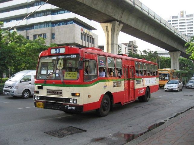 Bus et métro à Bangkok : Superbus et Sky-train, mes héros ! 