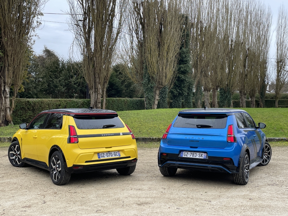 Renault R5 Iconic Alpine Entre la Renault R5 et l'Alpine A290, c'est un fauteuil pour deux ...