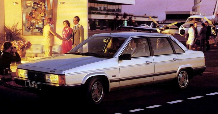 La Talbot Tagora est présentée au salon de Paris 1980. Ici, une SX, le haut de gamme doté du V6 PRV poussé à 165 ch, grâce à deux carburateurs triple corps. 1 083 seront vendues.