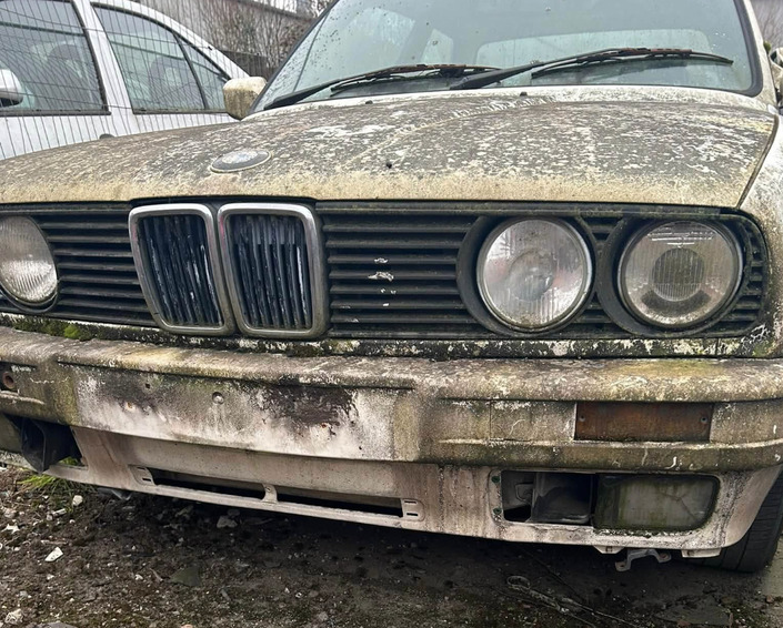 Voici sans doute le cimetière de youngtimer le plus triste jamais découvert